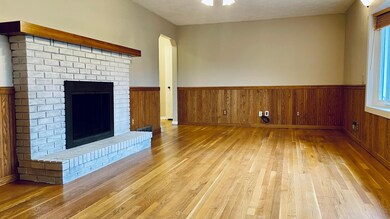 1375 N Court St, Circleville, OH 43113 - photo 6