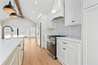 *RENDERINGS & PHOTOGRAPHY
INCLUDED DOES NOT REPRESENT THE ACTUAL PROPERTY AND IS TO BE USED FOR VISUAL PURPOSES
ONLY. FINISHES WILL DIFFER.