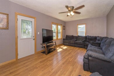 840 Maxwell St, Waterloo, IA 50701 - photo 4