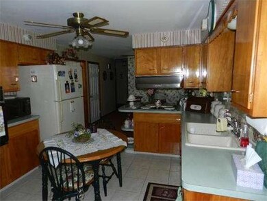 29 Stoneleigh Rd, Worcester, MA 01606 - photo 6