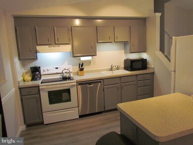 8768 Cold Plain Ct, Springfield, VA 22153 - photo 7