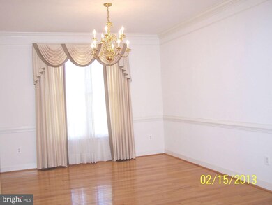 8210 Westwood Mews Ct, Vienna, VA 22182 - photo 7