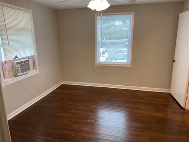 309 Houston St, Tomball, TX 77375 - photo 4