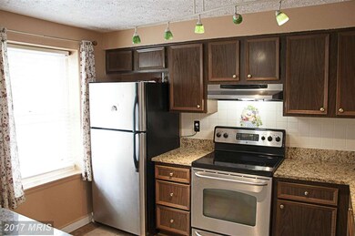 8482 Lazy Creek Ct, Springfield, VA 22153 - photo 6