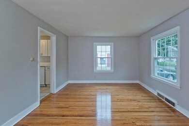 108 Webber St, Springfield, MA 01108 - photo 7