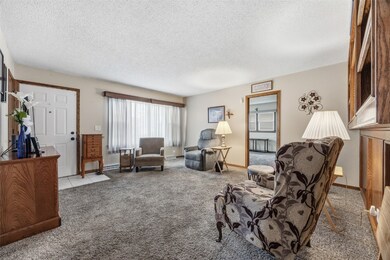 5918 Sharon Ln NW, Cedar Rapids, IA 52405 - photo 4