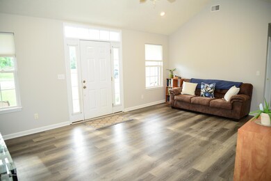 208 Forest Park Dr, Mount Washington, KY 40047 - photo 3