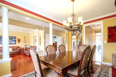 Dining room/ Foyer/ Living room