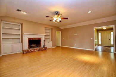 Large living room w/ built ins