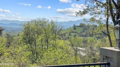 405 Maggie MacK Ln, Sevierville, TN 37862 - photo 2