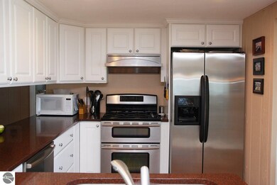Jenn Aire gas range with electric convection oven 