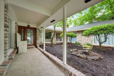 1407 Pebble Creek Dr, Euless, TX 76040 - photo 3