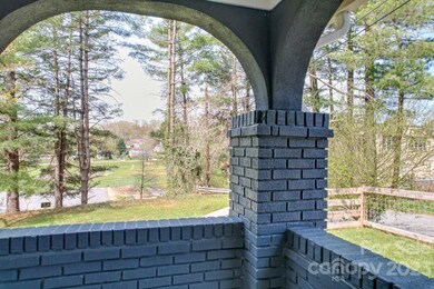 Arched views in all directions