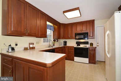 2943 Fort Lee St, Herndon, VA 20171 - photo 7