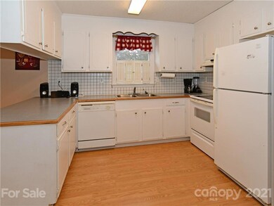 138 Victoria Dr, Statesville, NC 28625 - photo 2