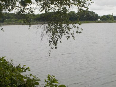 36 Edgewater Dr, Blackstone, MA 01504 - photo 4