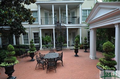 Common Area Courtyard - Gardens on Jones