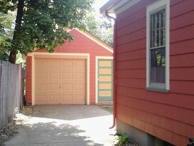 713 N Grove Ave, Elgin, IL 60120 - photo 3