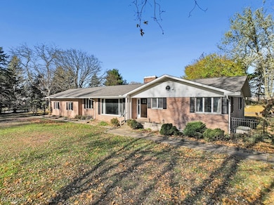 11087 Louisville St, Louisville, OH 44641 - photo 2