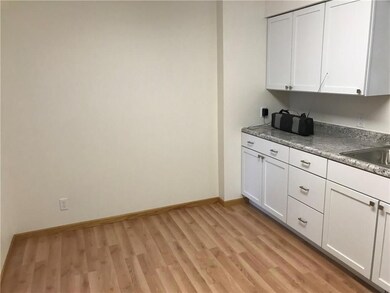 1106 N 5th Ave E, Newton, IA 50208 - photo 2