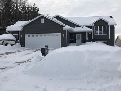 3126 W Ridge Dr, Eau Claire, WI 54703 - photo 2