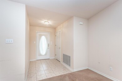 1109 W University Dr, Gainesville, TX 76240 - photo 3