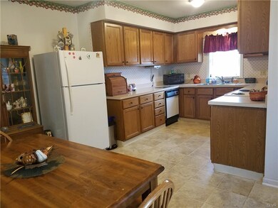 323 Center Aly, Lehighton, PA 18235 - photo 3