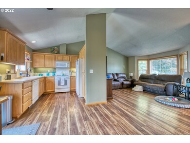 342 Morse Ave, Creswell, OR 97426 - photo 6