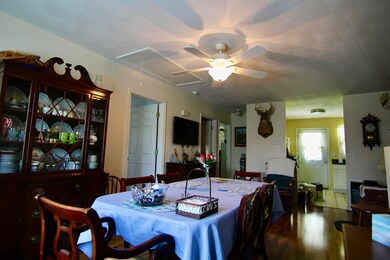 3123 Dining Area