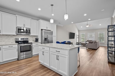 127 Lark Dr, West End, NC 27376 - photo 4