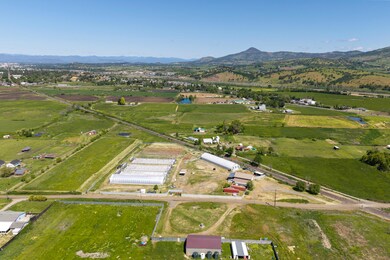 426 Hartley Rd, Phoenix, OR 97535 - photo 3