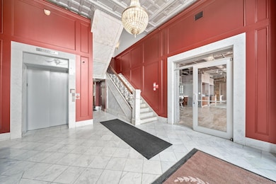 Elevator/Stairs