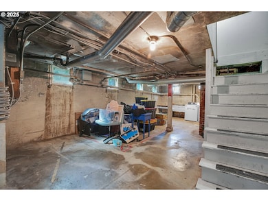 1626 SE Alder St, Portland, OR 97214 - photo 2