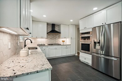 6806 Stoneybrooke Ln, Alexandria, VA 22306 - photo 7