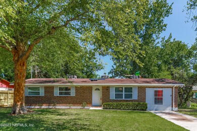 000-photo-front-view-8265248