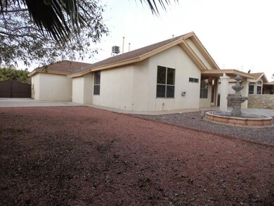 14016 Lago Seco Dr, Horizon City, TX 79928 - photo 6