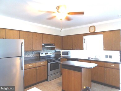 213 Allem Ln unit 213, Perkasie, PA 18944 - photo 4