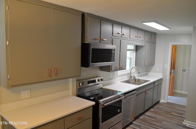 106 Cedar Ln, Oak Ridge, TN 37830 - photo 2