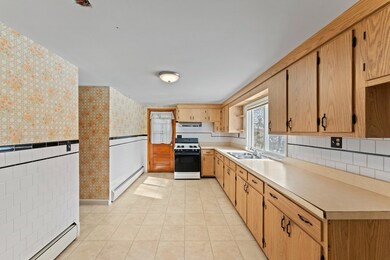2 Peacedale Ave, Worcester, MA 01607 - photo 7