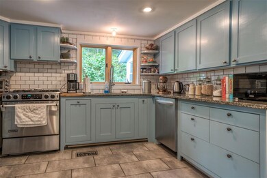 8133 Pomfret Rd, Pomfret, VT 05053 - photo 3