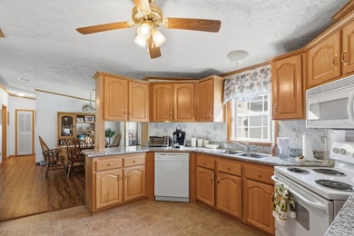 9 Blackbird St, Tiverton, MA 02787 - photo 5