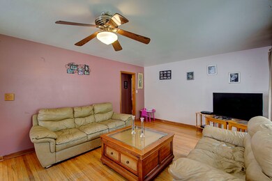 839 Spruce St, Aurora, IL 60506 - photo 2
