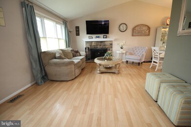 413 Musket Dr, Morrisville, PA 19067 - photo 4