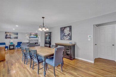 627 Sycamore Ave, Bohemia, NY 11716 - photo 5