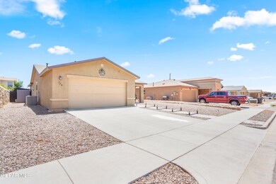 724 Villa Romero Dr, Horizon City, TX 79928 - photo 3