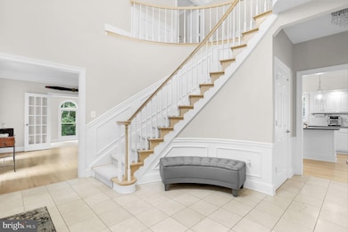 21309 Glendevon Ct, Germantown, MD 20876 - photo 2