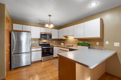 110 Vicky Ln unit 10, Williamsburg, IA 52361 - photo 6