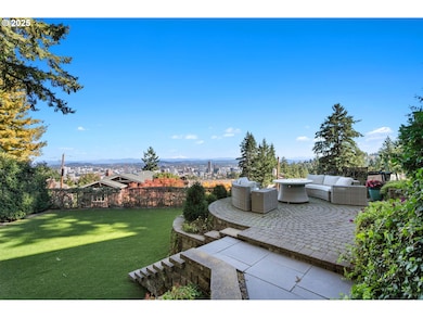 2933 SW Fairview Blvd, Portland, OR 97205 - photo 4