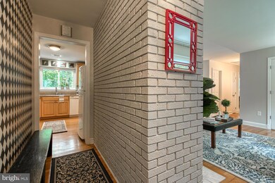 6517 Lakeview Dr, Falls Church, VA 22041 - photo 3