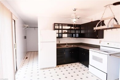 433 Brevard St, Statesville, NC 28677 - photo 6